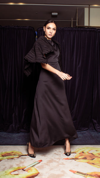 Wings for Overlap Upper Body Long Dress - Black E-Pleat
