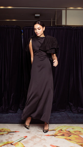 Wings for Overlap Upper Body Long Dress - Black E-Pleat