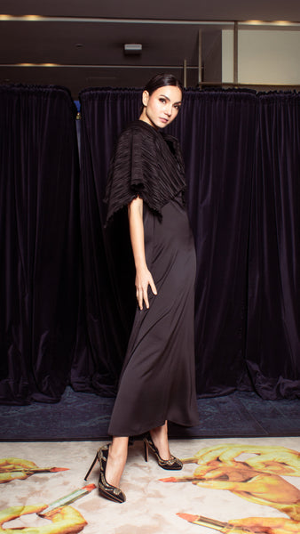 Wings for Overlap Upper Body Long Dress - Black E-Pleat