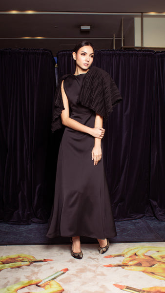 Wings for Overlap Upper Body Long Dress - Black E-Pleat