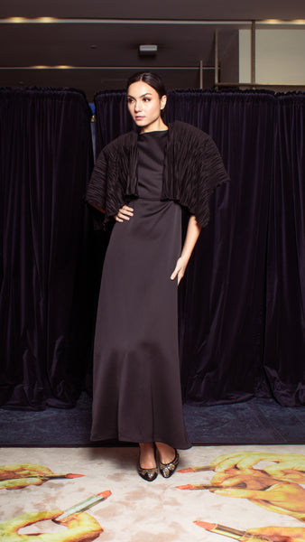 Wings for Overlap Upper Body Long Dress - Black E-Pleat