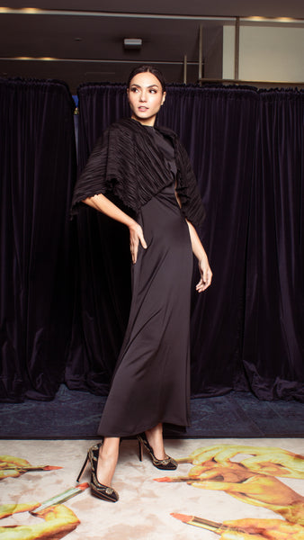 Wings for Overlap Upper Body Long Dress - Black E-Pleat