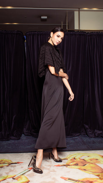 Wings for Overlap Upper Body Long Dress - Black E-Pleat