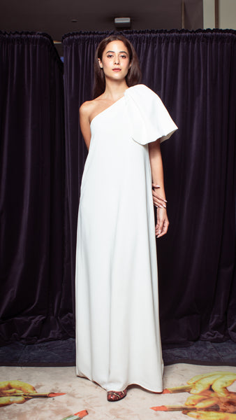Oversized Pleated One-Sided Sleeve Long Dress - White Crepe