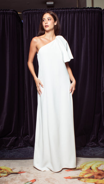 Oversized Pleated One-Sided Sleeve Long Dress - White Crepe
