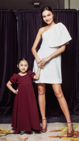 Oversized Pleated One-Sided Sleeve Mini Dress - White Crepe