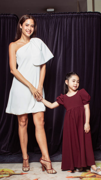 Oversized Pleated One-Sided Sleeve Mini Dress - White Crepe