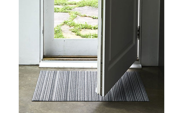Chilewich Skinny Stripe Shag Doormat Shadow